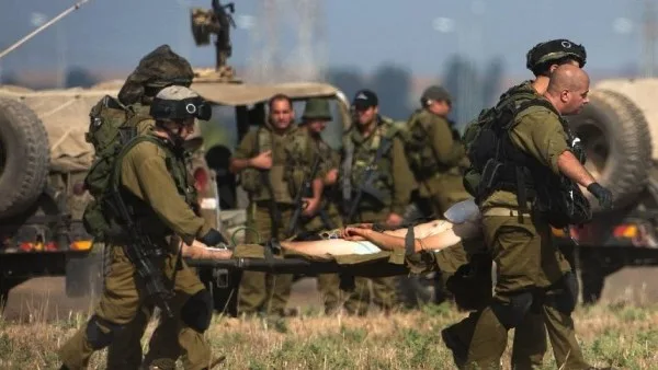 إصابة 6 جنود إسرائيليين في هجومين منفصلين بالضفة الغربية وقطاع غزة إصابة 6 جنود إسرائيليين في هجومين منفصلين بالضفة الغربية وقطاع غزة