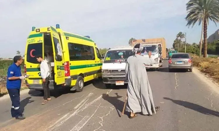 إصابة 7 أشخاص إثر انقلاب ميكروباص بالطريق الأوسطى إصابة 7 أشخاص إثر انقلاب ميكروباص بالطريق الأوسطى