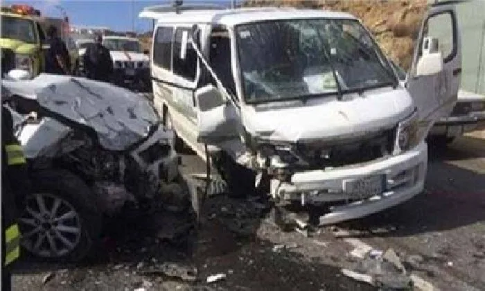 إصابة 7 أشخاص في حادث انقلاب ميكروباص أعلى الطريق الأوسطي إصابة 7 أشخاص في حادث انقلاب ميكروباص أعلى الطريق الأوسطي