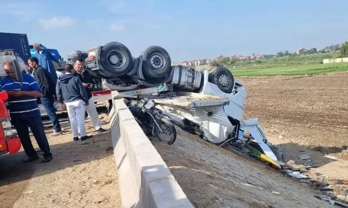 إصابة ثلاثة أفراد في حادث تصادم على الطريق الإقليمي في المنوفية. إصابة ثلاثة أفراد في حادث تصادم على الطريق الإقليمي في المنوفية.