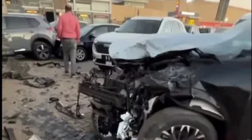 إصابة شخصان وتحطم 11 سيارة إثر اصطدام تريلا بمعرض في القطامية