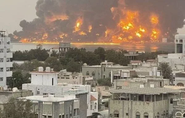 إعلام إسرائيلي: غارات مكثفة تستهدف مطار صنعاء.. وطائراتنا دخلت الأجواء اليمنية إعلام إسرائيلي: غارات مكثفة تستهدف مطار صنعاء.. وطائراتنا دخلت الأجواء اليمنية
