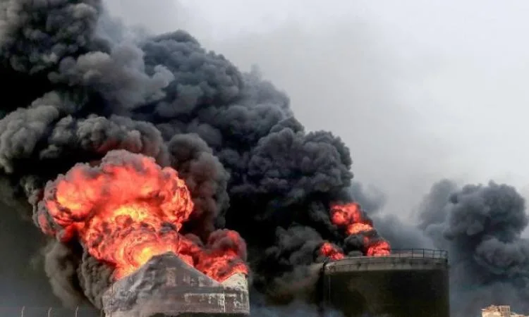 إعلام الحوثيين: 3 قتلى و 38 جريحا في الغارات الإسرائيلية على اليمن إعلام الحوثيين: 3 قتلى و 38 جريحا في الغارات الإسرائيلية على اليمن