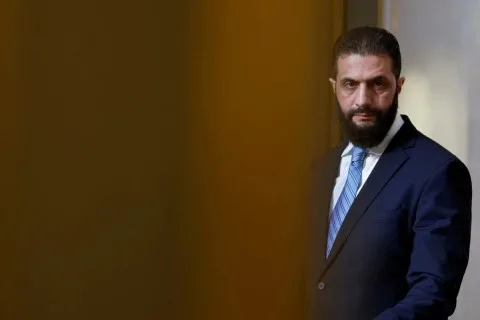 إعلام عبري يكشف تفاصيل جديدة حول لقاء الشرع بمسؤولين إسرائيليين في أبو ظبي.. هذا ما ركزت عليه المباحثات السرية إعلام عبري يكشف تفاصيل جديدة حول لقاء الشرع بمسؤولين إسرائيليين في أبو ظبي.. هذا ما ركزت عليه المباحثات السرية