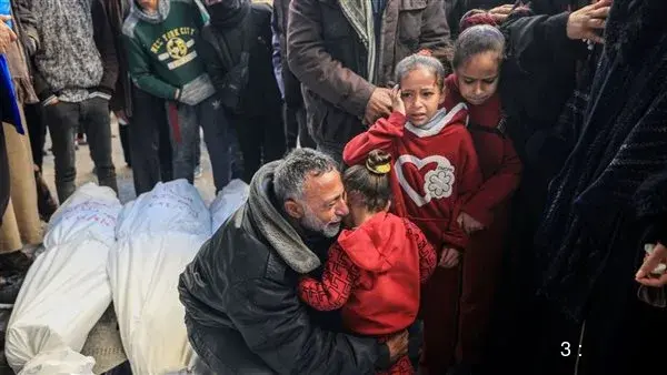 إعلام فلسطينى: 3 شهداء وعدد من المصابين في قصف إسرائيلى على حى الرمال بغزة إعلام فلسطينى: 3 شهداء وعدد من المصابين في قصف إسرائيلى على حى الرمال بغزة