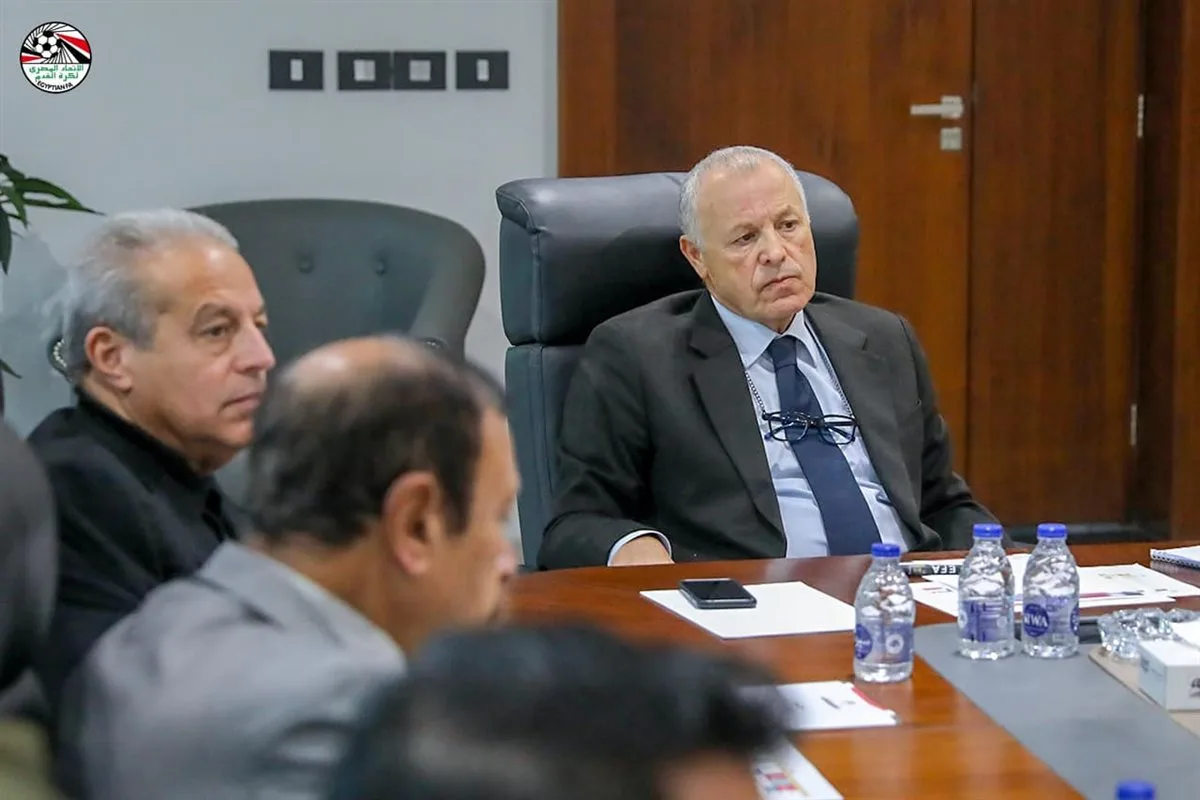 إعلامي: اللجنة الفنية في اتحاد الكرة تريد تقليل عدد الأجانب.. ولم يتم مناقشة الملف حتى الآن إعلامي: اللجنة الفنية في اتحاد الكرة تريد تقليل عدد الأجانب.. ولم يتم مناقشة الملف حتى الآن