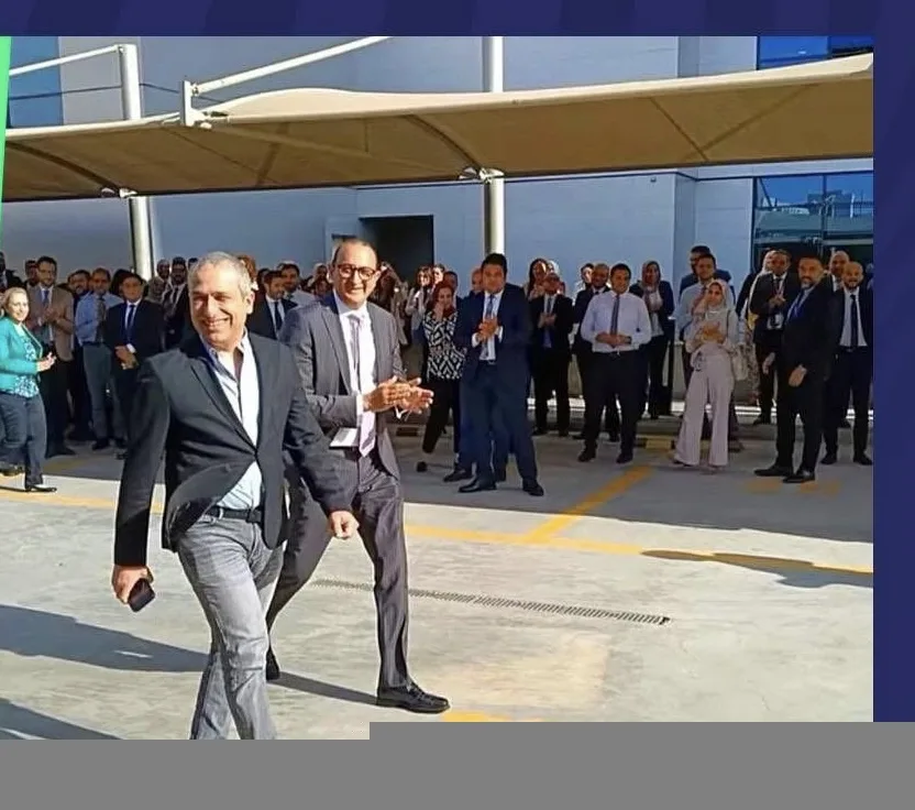 إقامة ممر شرفي من قبل قيادات وموظفي EBank لتوديع محمد أبو السعود قبل استلامه رئاسة البنك الزراعي إقامة ممر شرفي من قبل قيادات وموظفي EBank لتوديع محمد أبو السعود قبل استلامه رئاسة البنك الزراعي