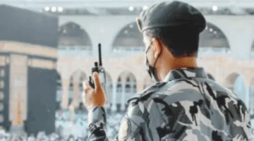 إلقاء القبض على 3 مواطنين لنقلهم 5 مخالفين لأنظمة الحج والعمرة.