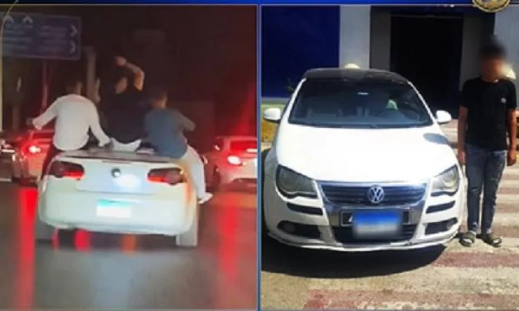 إلقاء القبض على سائق سيارة خاصة سمح لأشخاص بتسلق سطح السيارة وأداء استعراضات. إلقاء القبض على سائق سيارة خاصة سمح لأشخاص بتسلق سطح السيارة وأداء استعراضات.