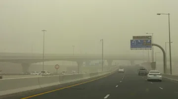 إلى متى تستمر موجة الغبار في قطر؟.. متنبئ جوي يجيب ويوضح فرص هطول الأمطار
