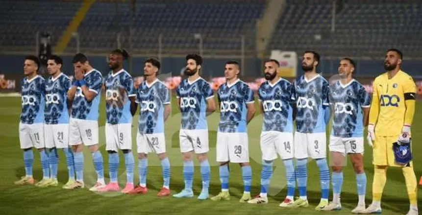 على الرغم من تسليم الدرع للأهلي.. بيراميدز يحتفي بتتويجه بالدوري عقب انتصاره الكبير على سيراميكا بخماسية. على الرغم من تسليم الدرع للأهلي.. بيراميدز يحتفي بتتويجه بالدوري عقب انتصاره الكبير على سيراميكا بخماسية.
