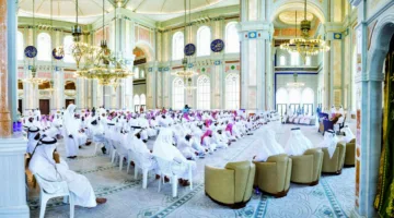 إمام الحرم المكي يشارك تجربته مع أئمة قطر