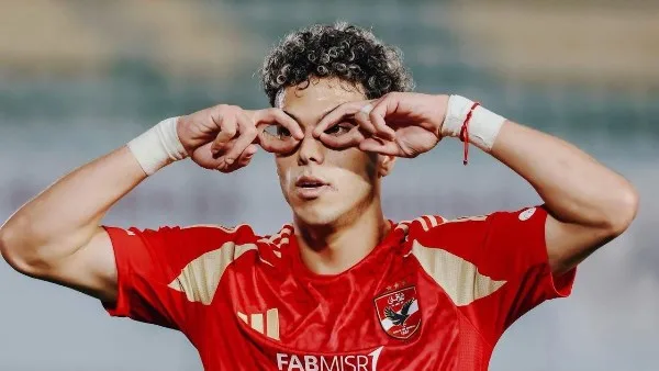إمام عاشور يسجل الهدف الرابع للأهلي أمام المصري .. وفخر الدين يقلص الفارق إمام عاشور يسجل الهدف الرابع للأهلي أمام المصري .. وفخر الدين يقلص الفارق