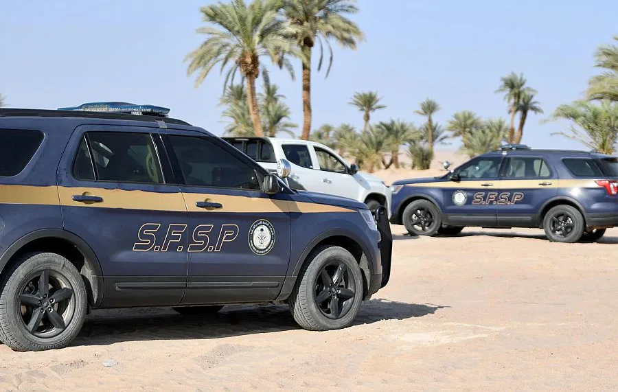 إيقاف مخالفَين لاستغلالهما الرواسب في تبوك