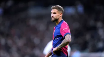 مارتينيز لاعب برشلونة ينفي قيامه بالبصق على أتشيربي