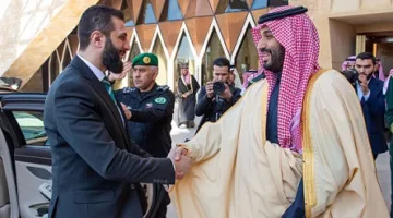 ابن سلمان يؤكد للشرع التزام السعودية بدعم أمن سوريا وتشجيع الحلول السياسية لاستقرار البلاد والأخير يُعرب عن تقديره للدعم السعودي