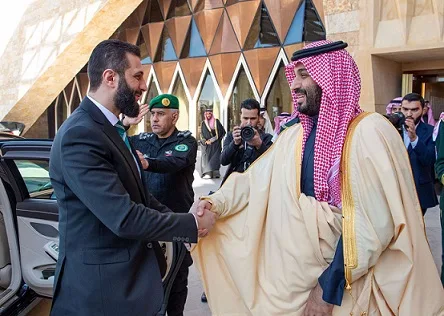 ابن سلمان يؤكد للشرع التزام السعودية بدعم أمن سوريا وتشجيع الحلول السياسية لاستقرار البلاد والأخير يُعرب عن تقديره للدعم السعودي ابن سلمان يؤكد للشرع التزام السعودية بدعم أمن سوريا وتشجيع الحلول السياسية لاستقرار البلاد والأخير يُعرب عن تقديره للدعم السعودي