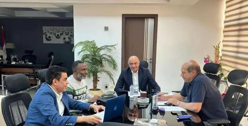 اتحاد الكرة يبحث مع أحمد الكاس خطة الاستعداد لكأس العالم للناشئين اتحاد الكرة يبحث مع أحمد الكاس خطة الاستعداد لكأس العالم للناشئين