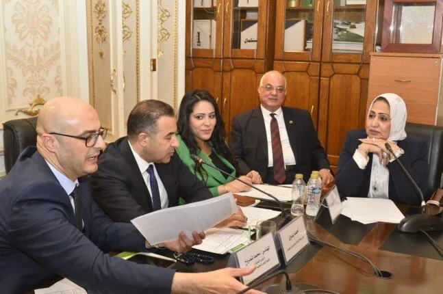 «اتصالات» النواب توافق موازنة القومي لتنظيم الاتصالات بإجمالي إيرادات 13 مليار جنيه بزيادة 35% «اتصالات» النواب توافق موازنة القومي لتنظيم الاتصالات بإجمالي إيرادات 13 مليار جنيه بزيادة 35% 