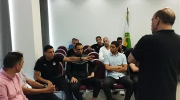 اجتماع لحكام الـ VAR لمراجعة الأداء وتحسين سرعة اتخاذ القرارات التحكيمية