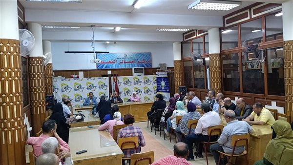 اجتماع مع مديري المدارس المشاركة في التدريب العملي لمواجهة الأزمات والكوارث بالفيوم اجتماع مع مديري المدارس المشاركة في التدريب العملي لمواجهة الأزمات والكوارث بالفيوم