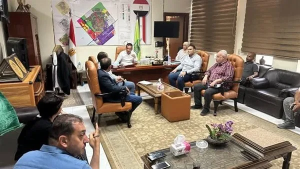 اجتماع موسع بجهاز العاشر من رمضان لمتابعة المشروعات وتعزيز التحول الرقمي اجتماع موسع بجهاز العاشر من رمضان لمتابعة المشروعات وتعزيز التحول الرقمي