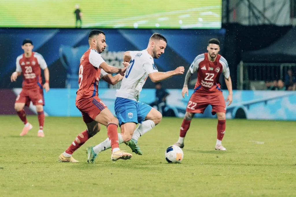 احتفال تتويج الشارقة بلقب دوري أبطال آسيا 2 (فيديو) احتفال تتويج الشارقة بلقب دوري أبطال آسيا 2 (فيديو)