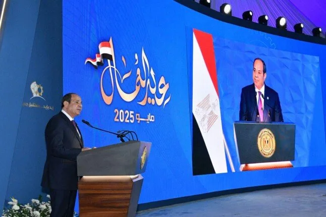 احتفالاً بعمال مصر.. إصدار قانون العمل الجديد لمواكبة التطورات وتحقيق التنمية المستدامة احتفالاً بعمال مصر.. إصدار قانون العمل الجديد لمواكبة التطورات وتحقيق التنمية المستدامة