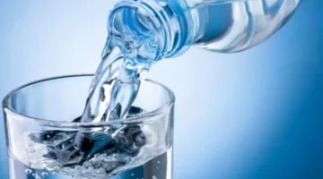 احذر! شرب الماء بهذه الطريقة قد يؤدي إلى التسمم