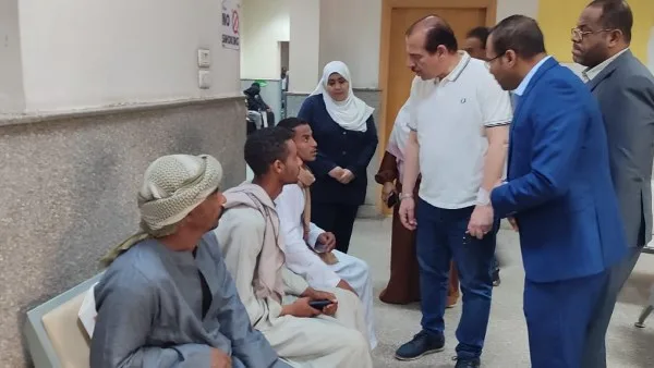 استبعاد مدير وحدة ومكافأة للمتميزين.. جولة نائب وزير الصحة بمستشفيات أسوان استبعاد مدير وحدة ومكافأة للمتميزين.. جولة نائب وزير الصحة بمستشفيات أسوان