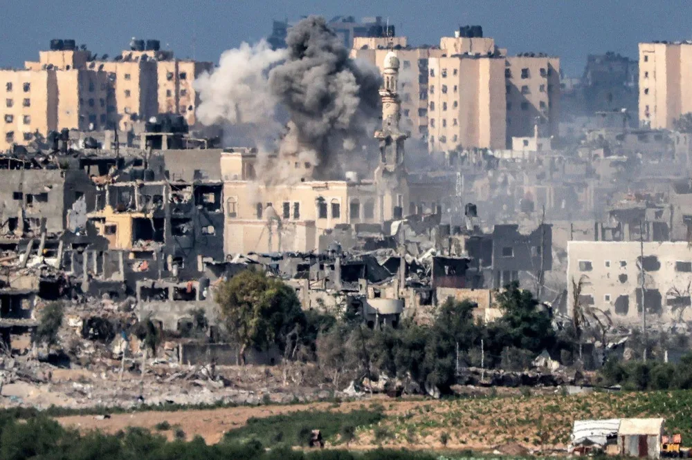 استشهاد 20 فلسطينيًا نتيجة غارات الاحتلال الإسرائيلي على قطاع غزة