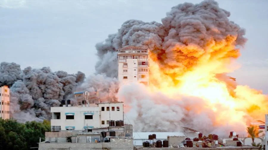 استشهاد (25) فلسطينيًّا بينهم صحفيان في قصف الاحتلال الإسرائيلي غرب مدينة غزة استشهاد (25) فلسطينيًّا بينهم صحفيان في قصف الاحتلال الإسرائيلي غرب مدينة غزة