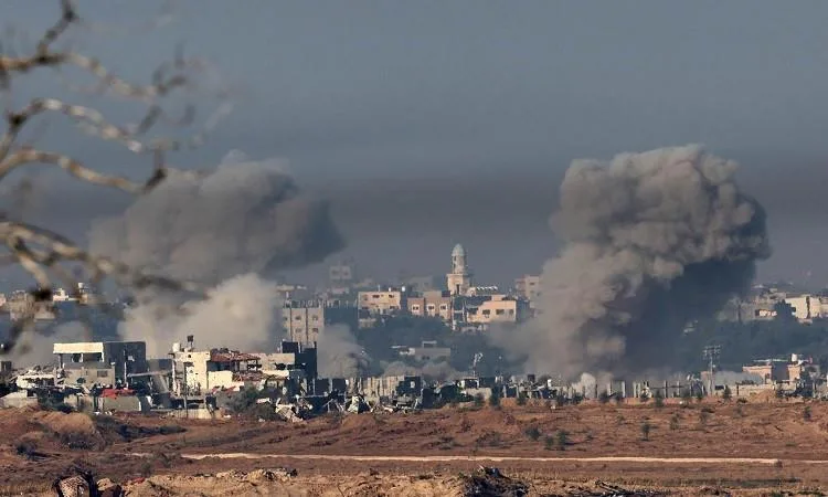 استشهاد 3 فلسطينيين وإصابة آخرين في قصف إسرائيلي على خيمة للنازحين في غزة استشهاد 3 فلسطينيين وإصابة آخرين في قصف إسرائيلي على خيمة للنازحين في غزة