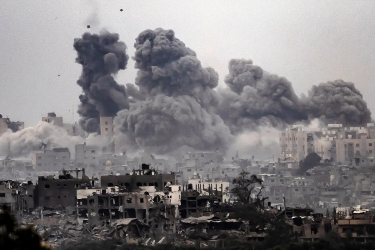 استشهاد 41 فلسطينيا في مجزرة إسرائيلية بسوق شعبية وغارات متفرقة على قطاع غزة استشهاد 41 فلسطينيا في مجزرة إسرائيلية بسوق شعبية وغارات متفرقة على قطاع غزة