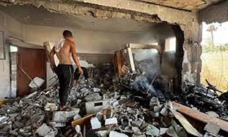 استشهاد 9 فلسطينيين بينهم طفلان إثر قصف الاحتلال منزلا في جباليا استشهاد 9 فلسطينيين بينهم طفلان إثر قصف الاحتلال منزلا في جباليا