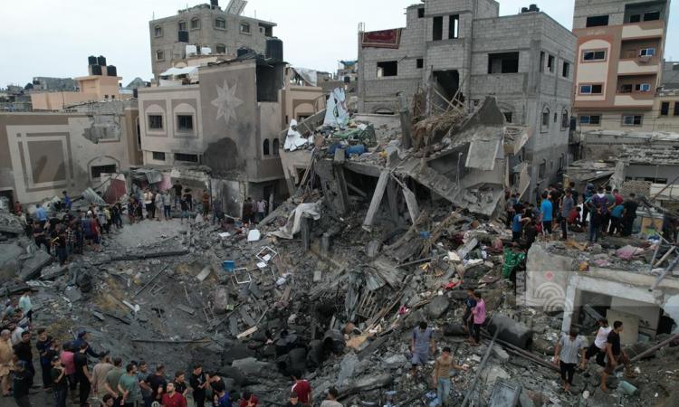 استشهاد طفل وشاب فلسطينيين في قصف للاحتلال على مدينة غزة استشهاد طفل وشاب فلسطينيين في قصف للاحتلال على مدينة غزة