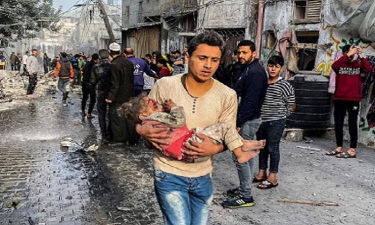 استشهاد طفلة فلسطينية بقصف للاحتلال على مخيم جباليا شمال قطاع غزة استشهاد طفلة فلسطينية بقصف للاحتلال على مخيم جباليا شمال قطاع غزة