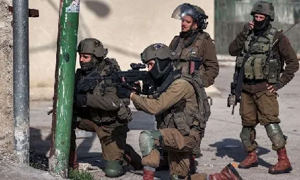 استشهاد فلسطيني برصاص الجيش الإسرائيلي في نابلس.. قوات خاصة إسرائيلية تقتحم البلدة القديمة وتبادل كثيف لإطلاق النار استشهاد فلسطيني برصاص الجيش الإسرائيلي في نابلس.. قوات خاصة إسرائيلية تقتحم البلدة القديمة وتبادل كثيف لإطلاق النار