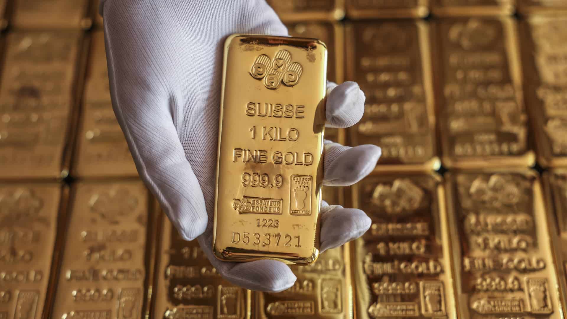 تراجع أسعار الذهب في الجزائر اليوم وعيار 21 يسجل 12610 دينار بنهاية التعاملات تراجع أسعار الذهب في الجزائر اليوم وعيار 21 يسجل 12610 دينار بنهاية التعاملات