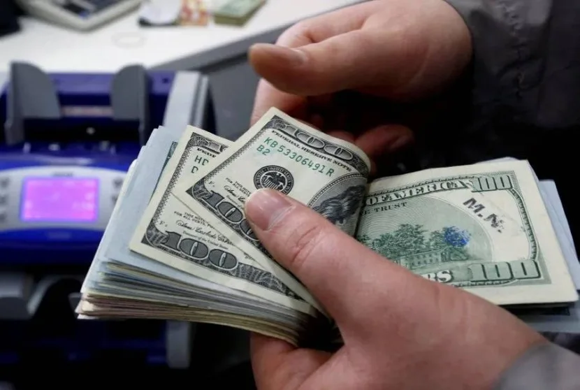 استقرار سعر الدولار أمام الجنيه اليوم الثلاثاء.. ويسجل 50.63 جنيه في البنوك الكبرى استقرار سعر الدولار أمام الجنيه اليوم الثلاثاء.. ويسجل 50.63 جنيه في البنوك الكبرى