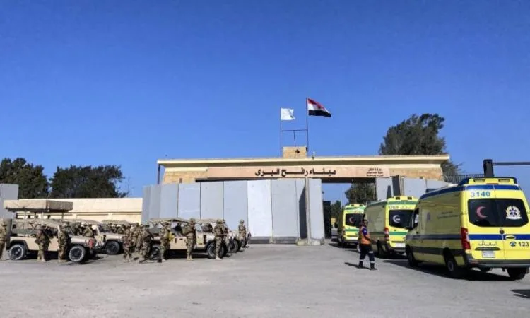 استمرار فتح ميناء رفح البري لليوم الـ51 على التوالي استمرار فتح ميناء رفح البري لليوم الـ51 على التوالي