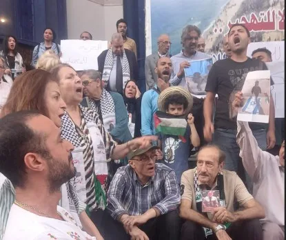 “استيقظي يا مصر كما كنتِ سابقًا في مواجهة الصهاينة والأمريكيين” .. احتجاج أمام نقابة الصحفيين ضد استمرار الإبادة الإسرائيلية في غزة. “استيقظي يا مصر كما كنتِ سابقًا في مواجهة الصهاينة والأمريكيين” .. احتجاج أمام نقابة الصحفيين ضد استمرار الإبادة الإسرائيلية في غزة.