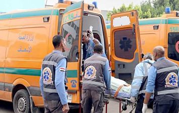 وفاة شخص وإصابة 33 آخرين في انقلاب سيارة نقل بأسيوط وفاة شخص وإصابة 33 آخرين في انقلاب سيارة نقل بأسيوط