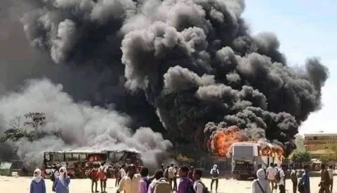 اشتداد المعارك في السودان: الجيش يعلن عن مقتل 7 مدنيين وإصابة 15 جراء قصف عنيف من “الدعم السريع” على مدينة الفاشر في غرب البلاد. اشتداد المعارك في السودان: الجيش يعلن عن مقتل 7 مدنيين وإصابة 15 جراء قصف عنيف من “الدعم السريع” على مدينة الفاشر في غرب البلاد.
