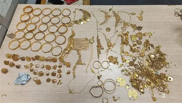 اعترافات 3 متهمين بسرقة خزينة ومشغولات ذهبية من ورشة بالجمالية اعترافات 3 متهمين بسرقة خزينة ومشغولات ذهبية من ورشة بالجمالية