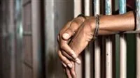 اعتقال طالب بتهمة الاعتداء على زميله وإصابته بجروح في الوراق