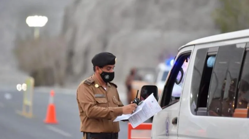 اعتقال مقيم لمحاولته نقل 4 أشخاص بدون تصاريح حج إلى مكة اعتقال مقيم لمحاولته نقل 4 أشخاص بدون تصاريح حج إلى مكة