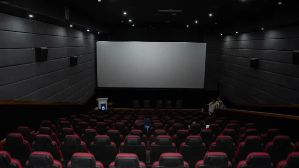 افتتاح أول دار عرض سينمائي بمدينة سوهاج الجديدة افتتاح أول دار عرض سينمائي بمدينة سوهاج الجديدة