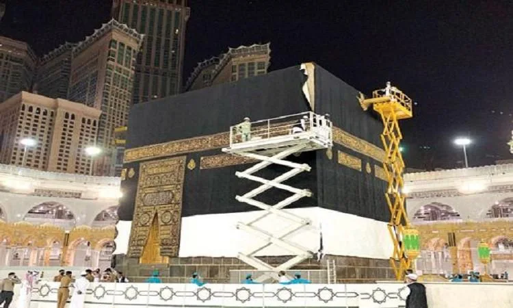 اكتشف حكاية “موكب المحمل” وتاريخ كسوة الكعبة الشريفّة