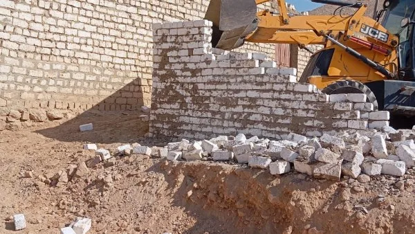 الأجهزة التنفيذية بمركز الإبراهيمية تنفذ إزالة فورية لحالة تعدي بالبناء المخالف الأجهزة التنفيذية بمركز الإبراهيمية تنفذ إزالة فورية لحالة تعدي بالبناء المخالف